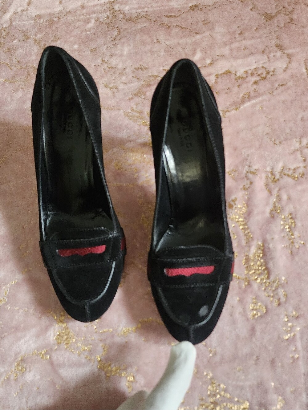GUCCI | Black Accent Suede Pumps - Picture 15 of 16